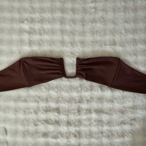 Benoa brown queens top